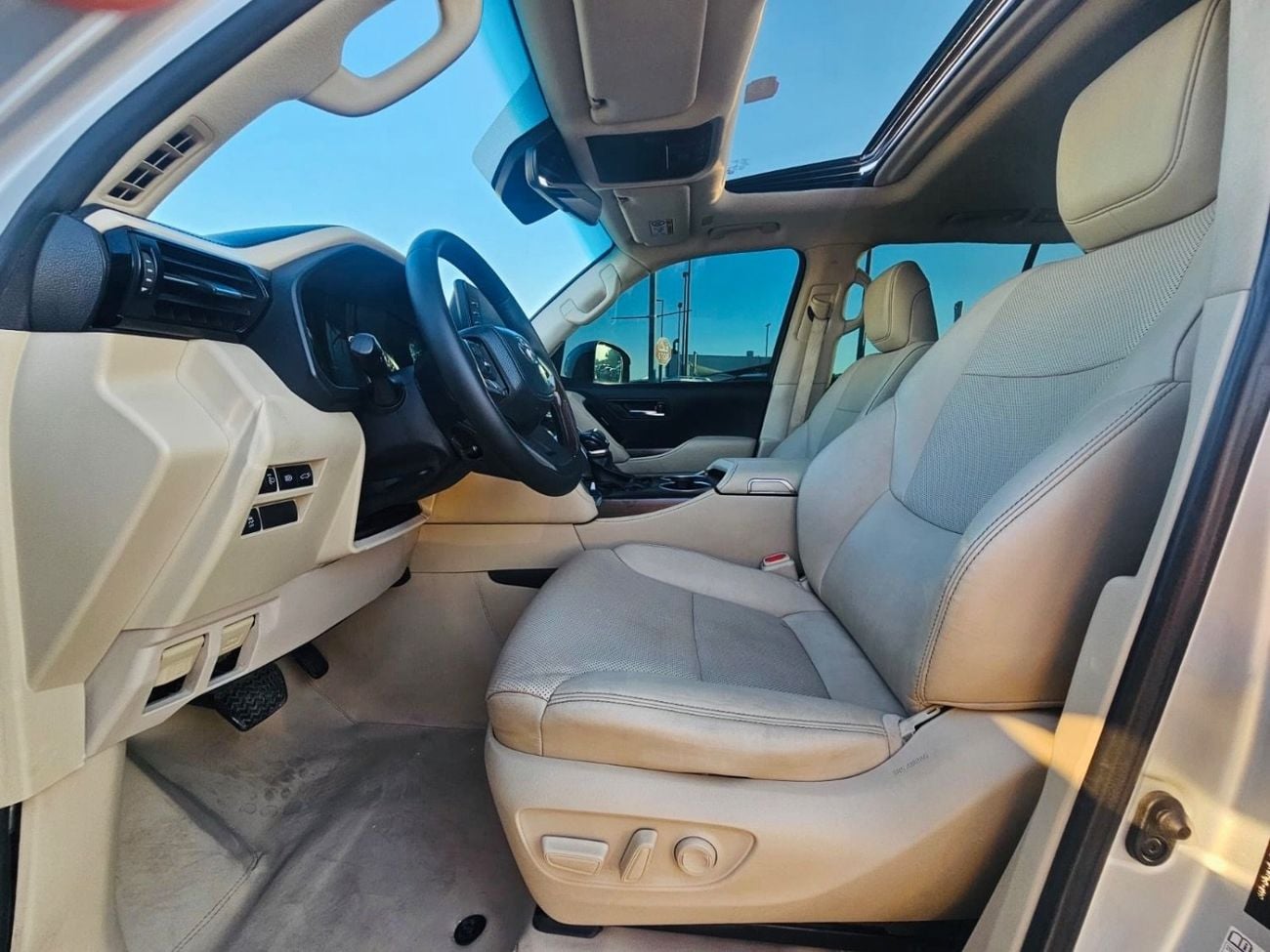 Toyota Land Cruiser 2022 MODEL GXR V6 4.0L Engine Full Option Very Clean and Perfect Condition