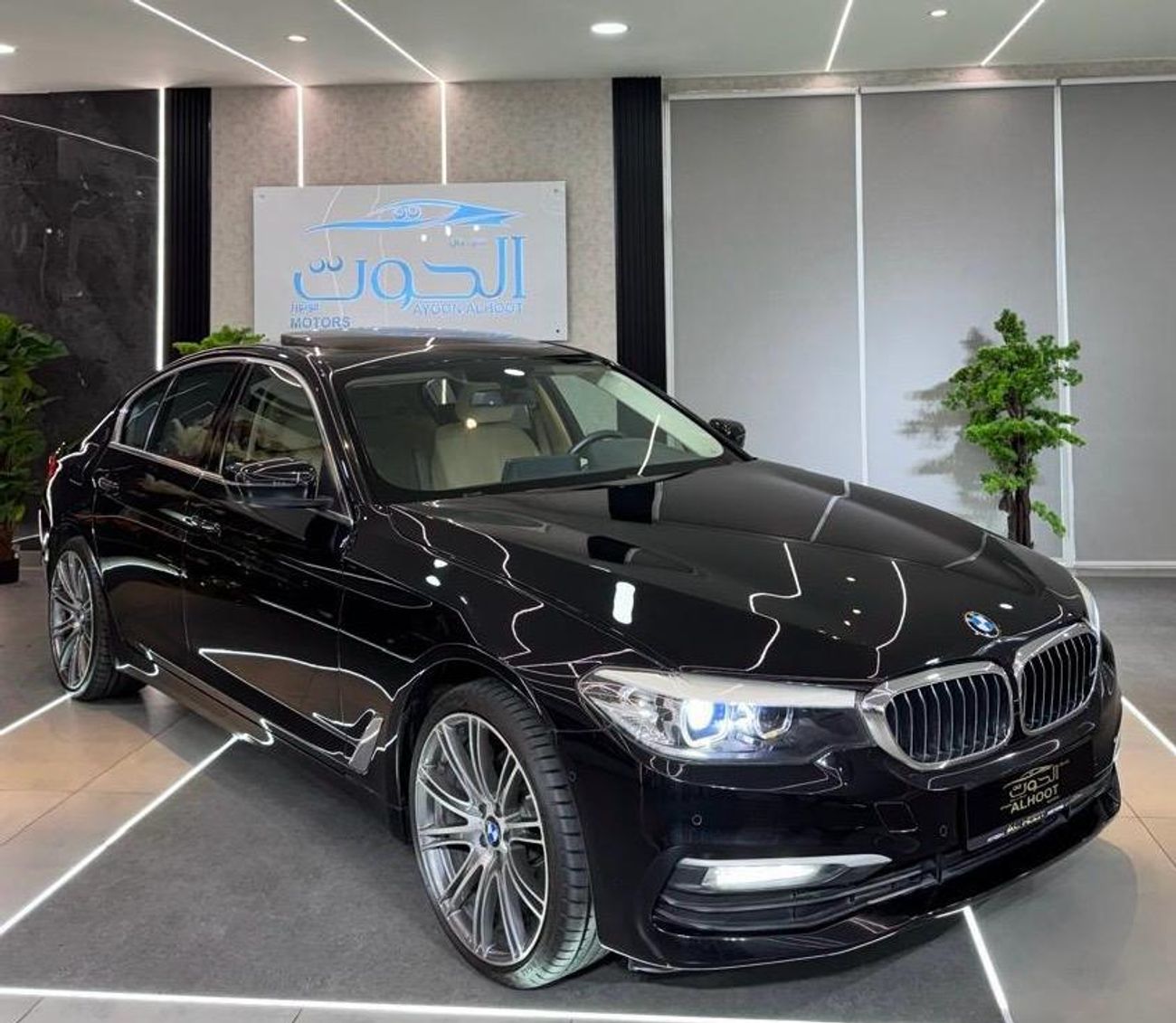 BMW 520i Middle East Edition 2.0L LUXURY ELITE BLACK BMW 520i || TOP RANGE || GCC || SCREENS || LIKE NEW || F