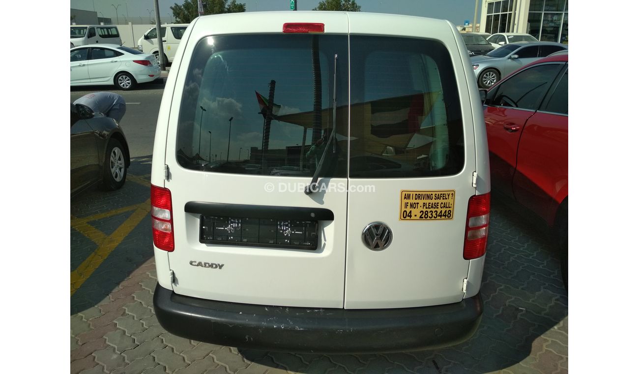 فولكس واجن كادي 2015 ابيض خليجى حالة وكالة بدون صبغ بدون حوادث ممتاذة