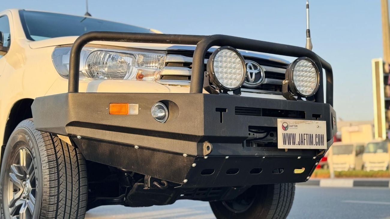 Toyota Hilux HEAVY-DUTY BULL BAR | 2.4L DIESEL ENGINE | MANUAL TRANSMISSION | 4WD