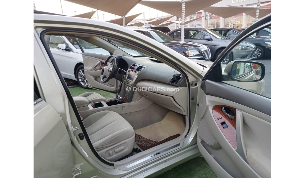 تويوتا أوريون خليجى- بدون حوادث- رقم واحد - بصمة - فتحة - شاشة - كاميرا - مثبت سرعة - رنجات - حساسات -خشب