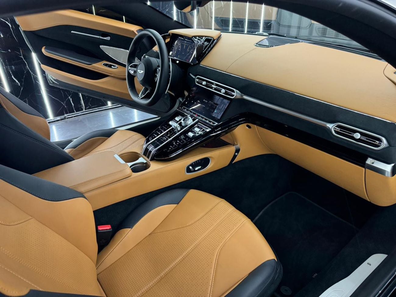 Aston Martin Vantage Standard V8