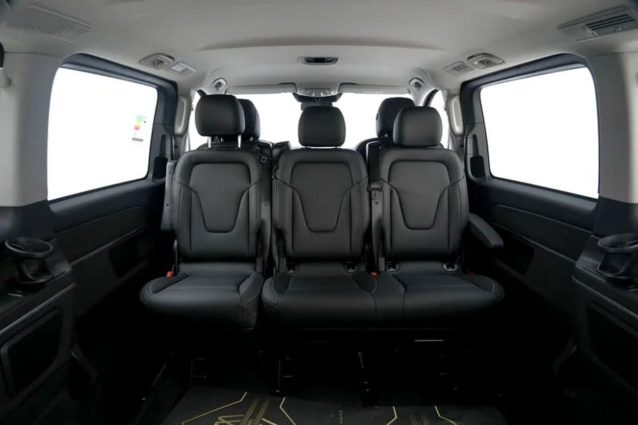 Mercedes-Benz V 300 V300 AVANTGARDE | GCC 0km | Agency Warranty | 360 View | 64 colors Ambeint Lights