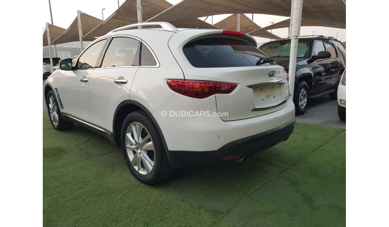 Infiniti FX35 Model 2012 Gulf white color number one, full option, in excellent condition, you do not need any exp
