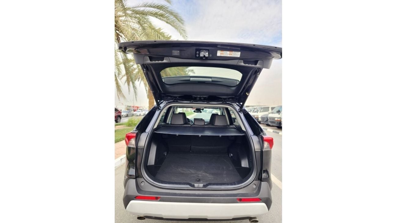 Toyota RAV4 XLE Toyota Rav4 Hybrid full option