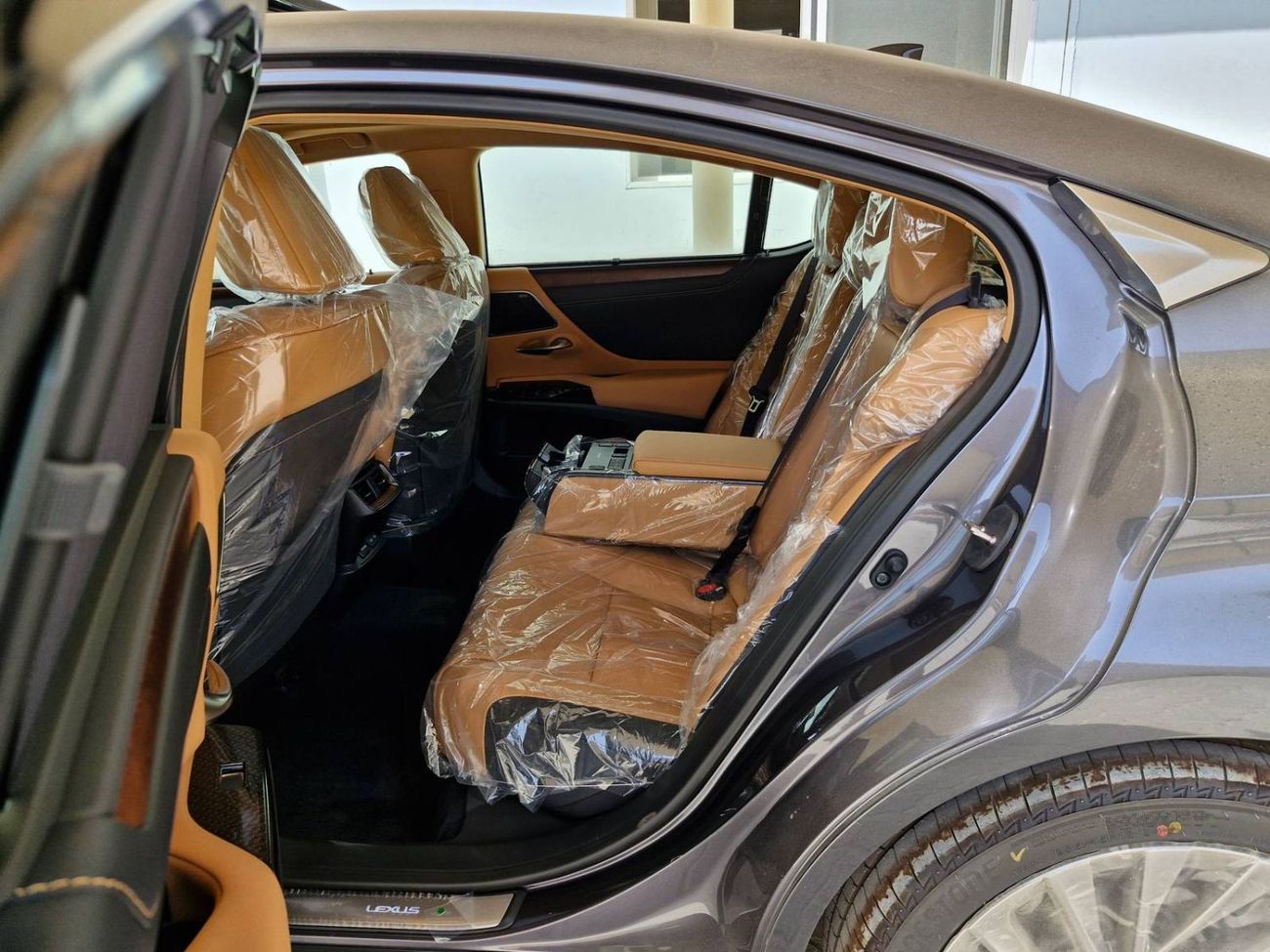 Lexus ES350 2025 LEXUS ES350 3.5L ULTRA LUXURY + RADAR GCC BRAND NEW 0KM (ONLY FOR EXPORT)