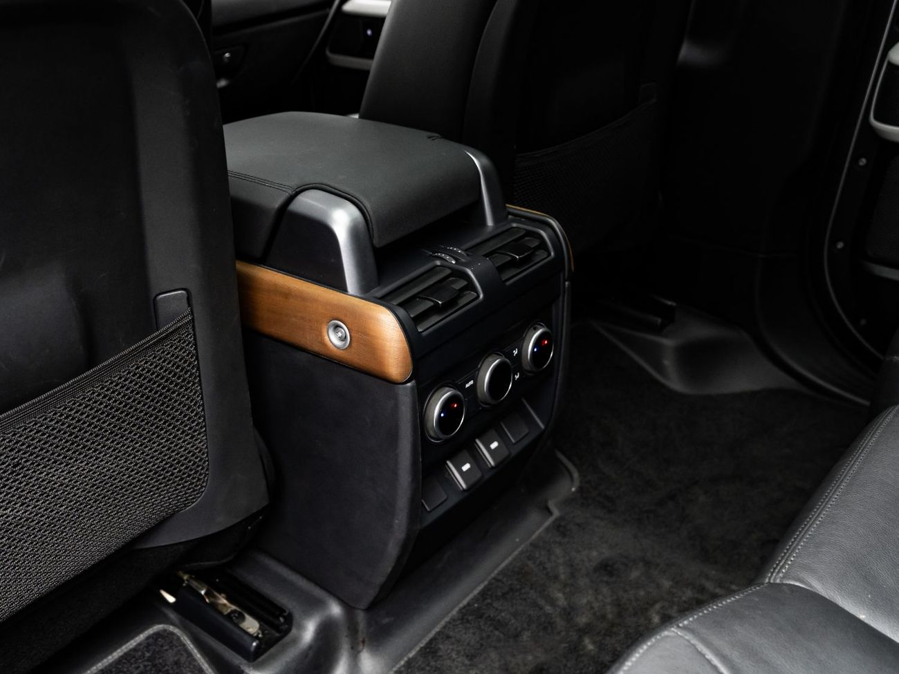 لاند روفر ديفندر 2023 Land Rover Defender 110 P300 SE, 2.0 TC I4 4WD, 300bhp, 8 Speed Auto