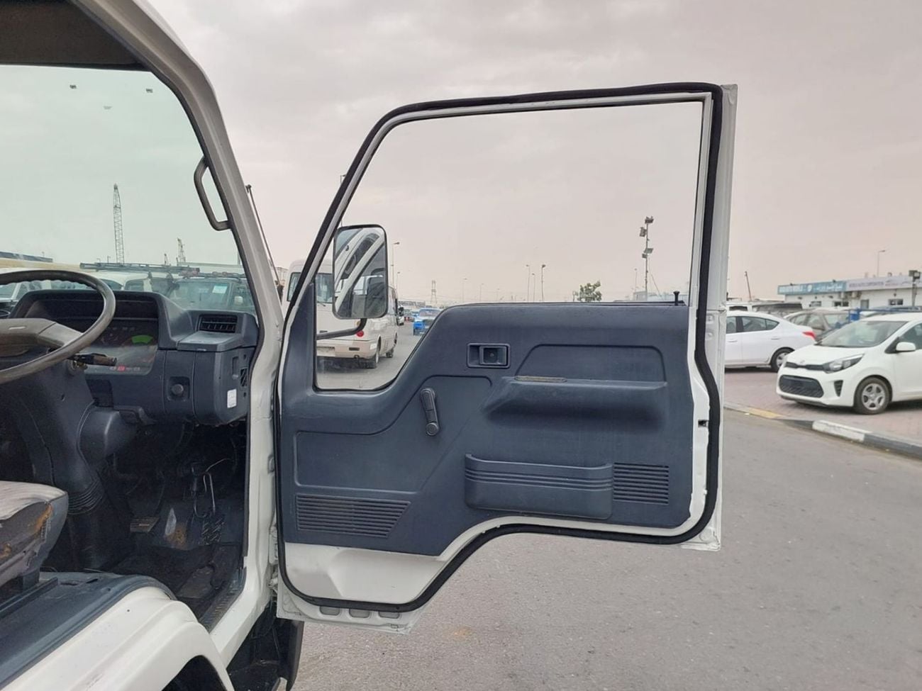 ميتسوبيشي فوسو كانتير MITSUBISHI CANTER TRUCK RHD 1990 MODEL 4.2 L DIESEL MANUAL(PM44620)