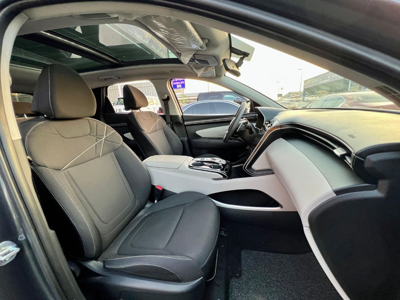 Hyundai Tucson Premium 1.6L gcc warranty one year bank financie available