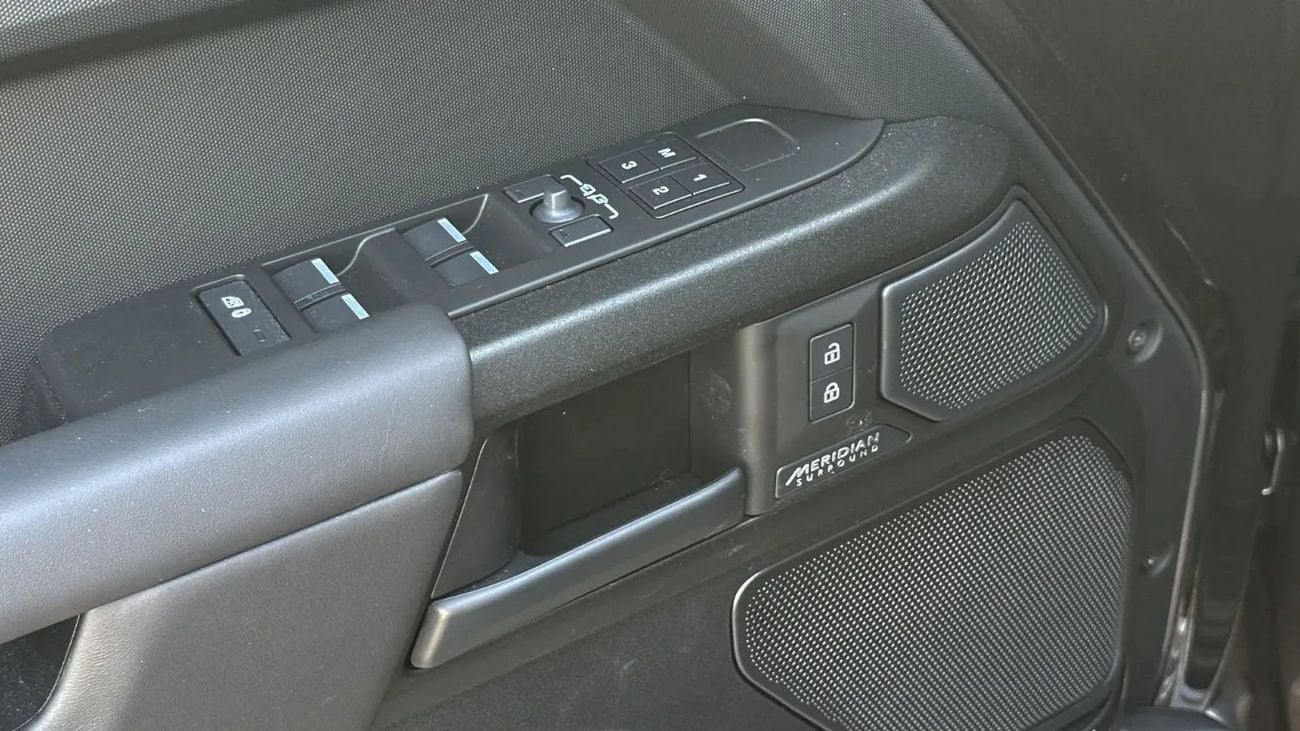 لاند روفر ديفندر Land Rover/DEFENDER/LDOC1 L663 4.4L V8 P8S AWD 5DR SWB V8 OCTA 635PS AT