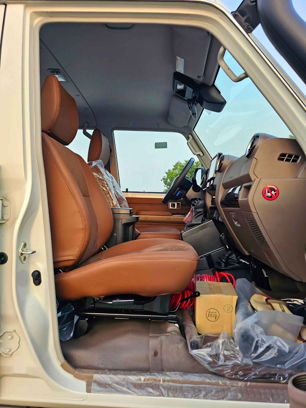 تويوتا لاند كروزر بيك آب LX-Z1 LC79 / DOUBLE CABIN AUTOMATIC / 2.8L DIESEL V4 4WD / DVD+CAMERA /SNORKEL,WINCH (CODE # LX-Z1)