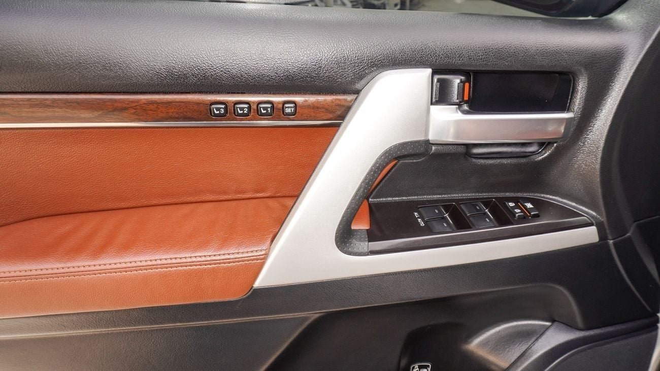 تويوتا لاند كروزر VXR 5.7L V8