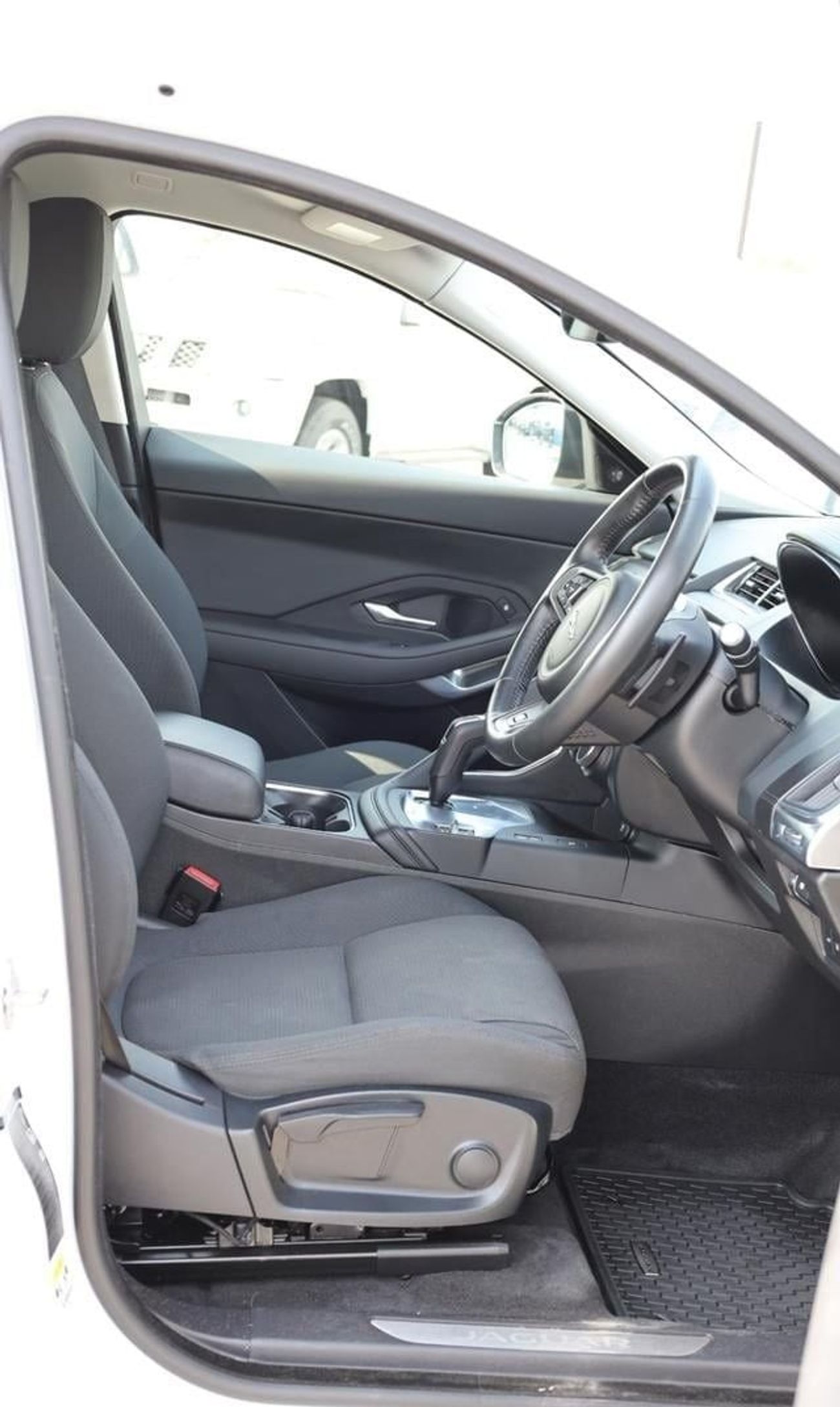 جاكوار E Pace 2020 JAGUAR E-PACE D 180