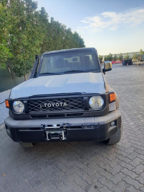 تويوتا لاند كروزر 70 (LHD) TOYOTA LAND CRUISER LC 76 HARDTOP 4.5L DIESEL5 DOORS FULL OPTION