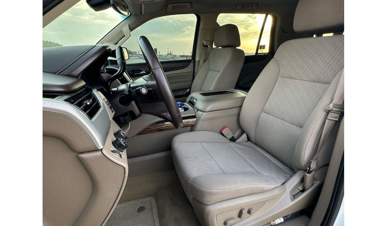 GMC Yukon SLE 5.3L 4WD (8 Seater) GMC YUKON 2017 GCC ORGINAL PAINT // ACCIDENT FREE // PERFECT CONDITION