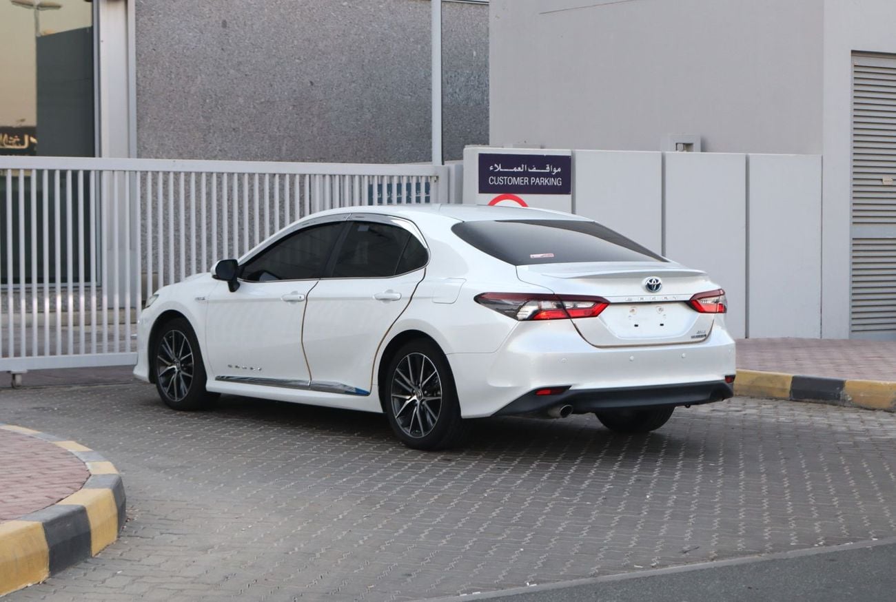 Toyota Camry GLE HEV