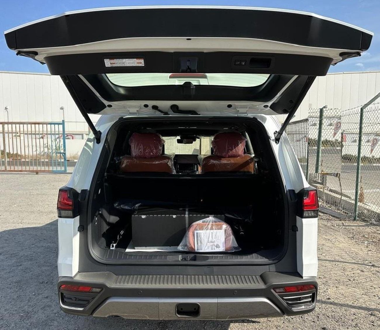 لكزس LX 600 2026 Lexus LX600 VIP (4-Seater) 3.5L V6 Twin-Turbo Petrol A/T 4WD Export Only