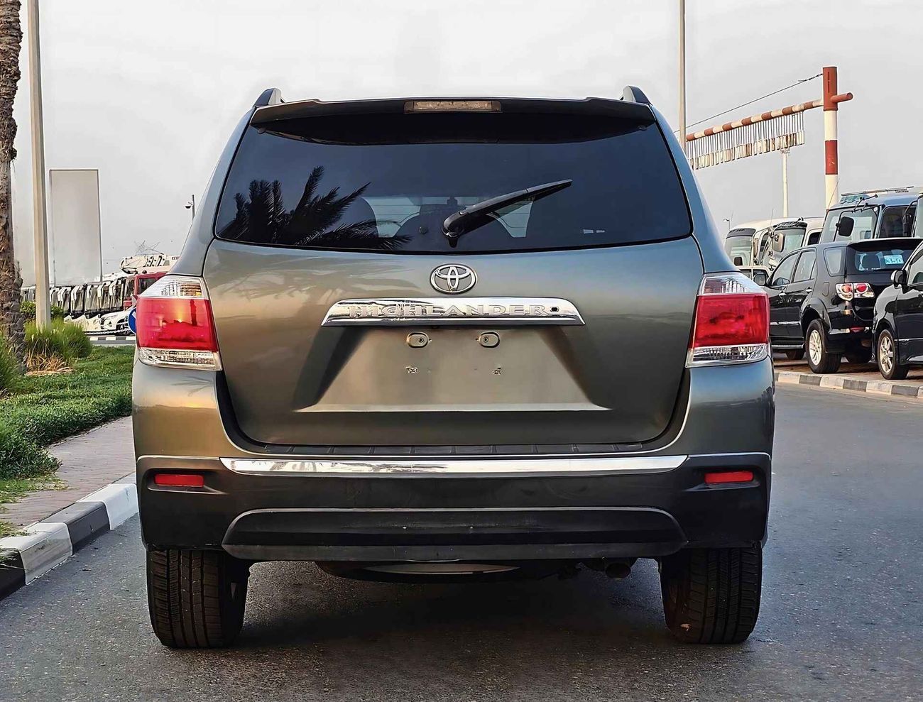 تويوتا هايلاندر BASE/ V6 AWD / ELECTRIC AND LEATHER SEATS / DVD REAR CAMERA / ONLY FOR EXPORT / LOT# 50303