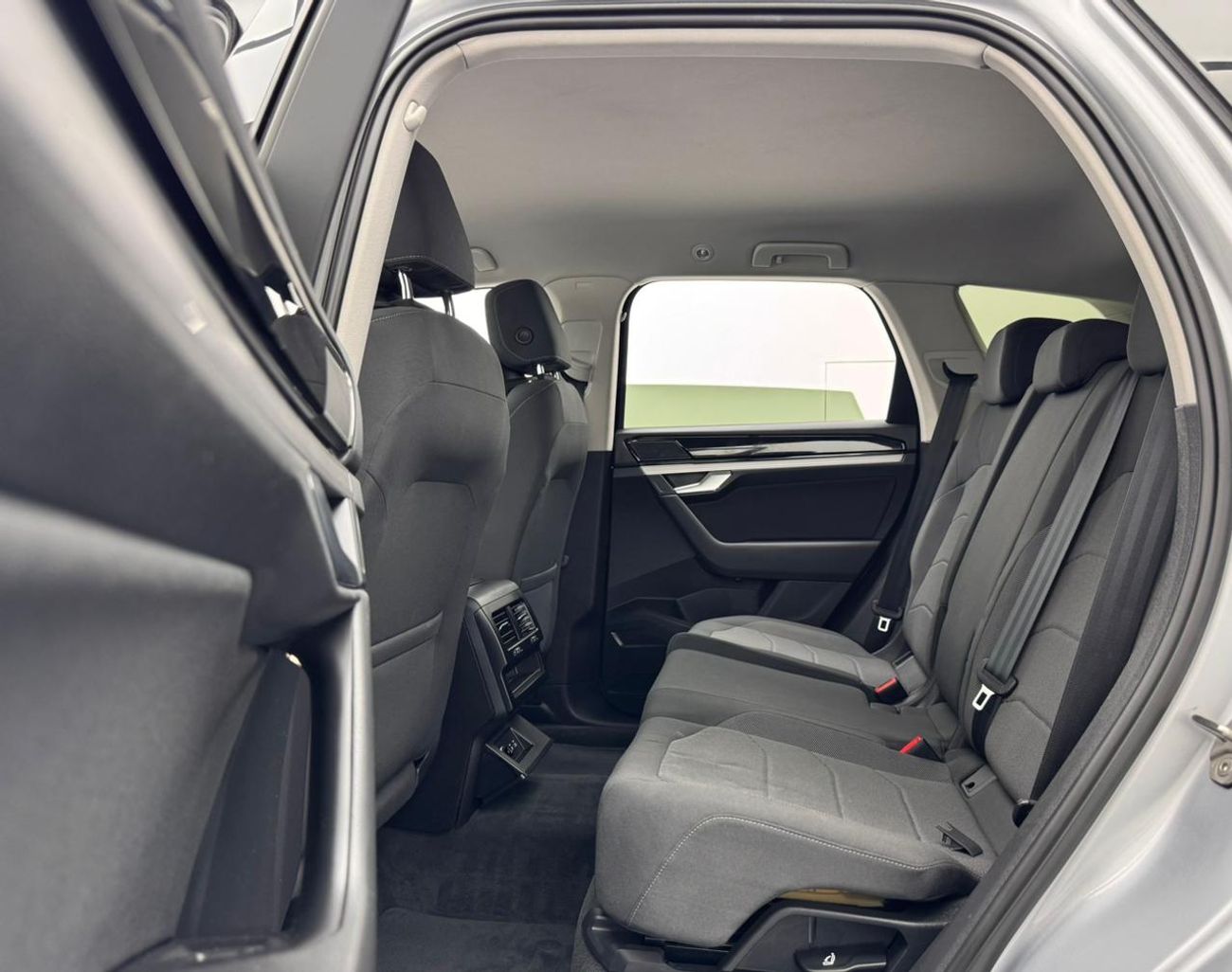 فولكس واجن طوارق Trendline 3.0L 2021 Volkswagen Touareg Trendline, 2026 Volkswagen Warranty, Volkswagen Service Histo