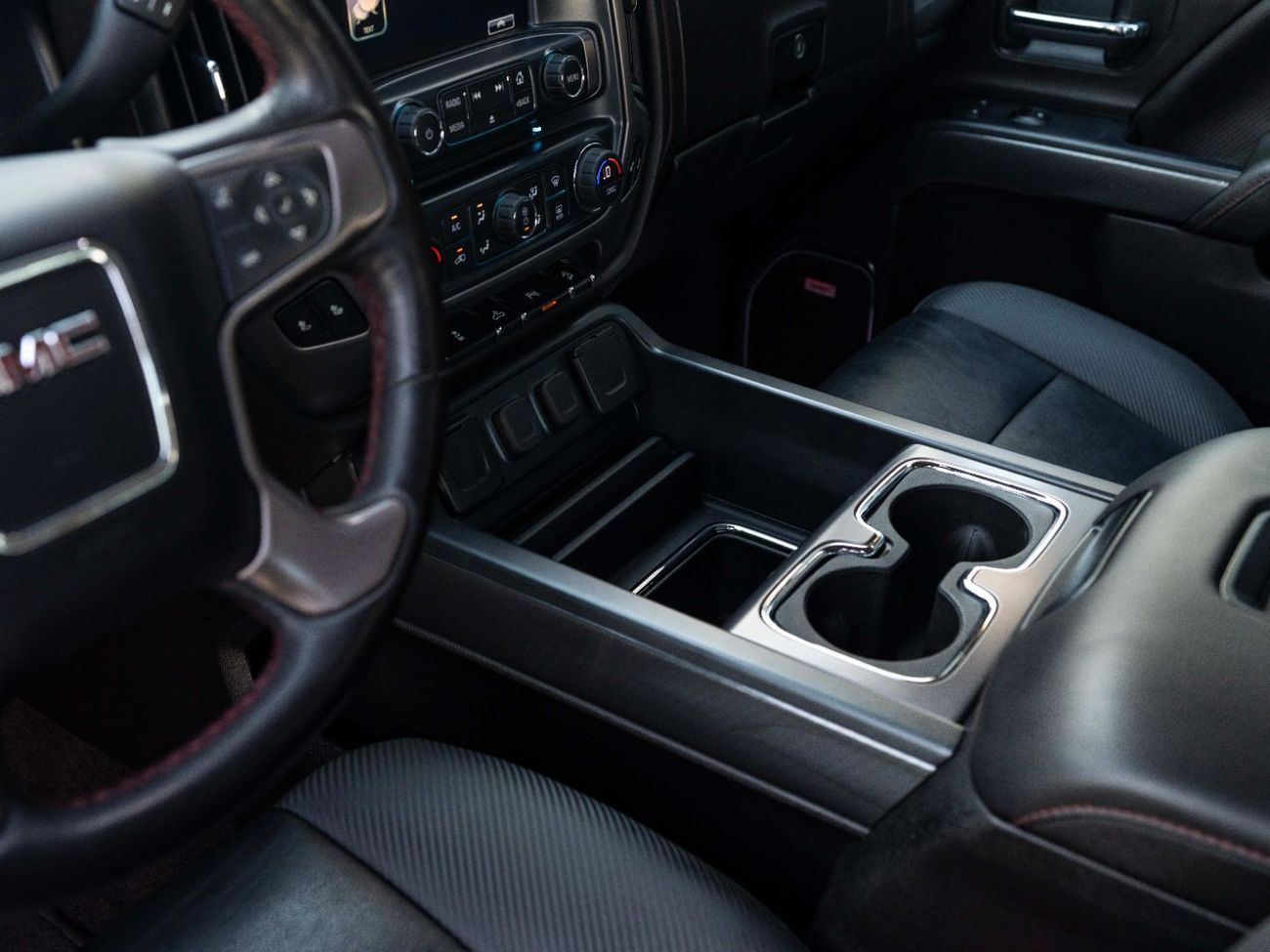 جي أم سي سييرا 5.3L V8 AT4 Crew Cab (AWD)