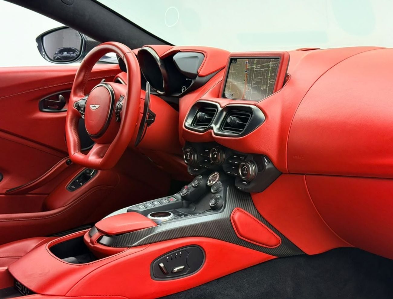 Aston Martin V8 Vantage — 7
