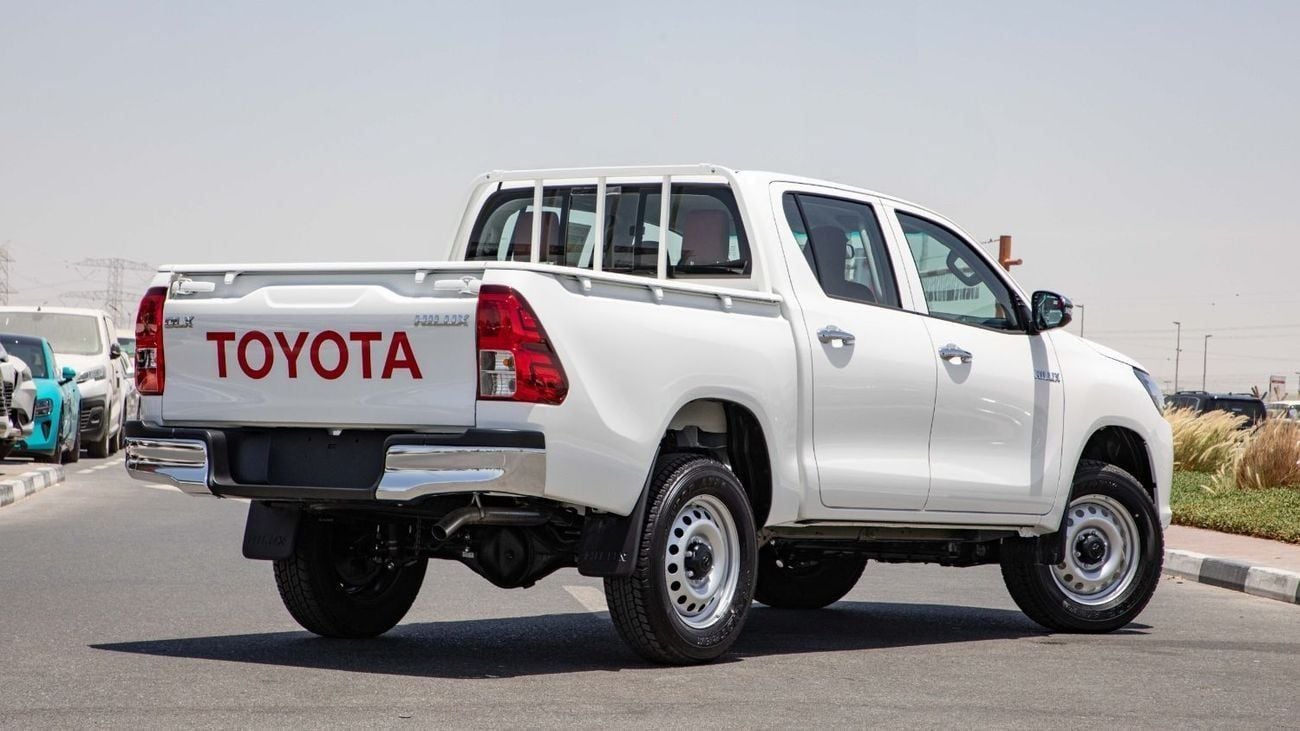 تويوتا هيلوكس DLX 2.4L DOUBLE CAB BASIC A/T