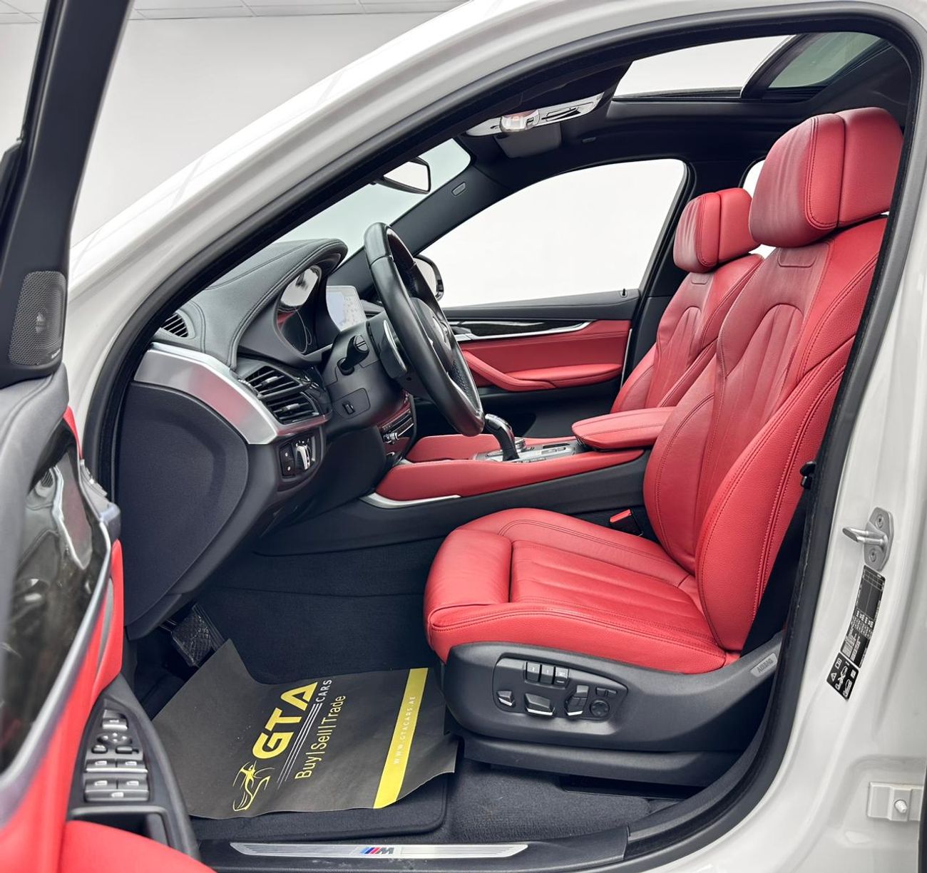 BMW X6 V6 3.0L 2019 BMW X6 xDrive35i M-Sport, One Year Unlimited KM Warranty, BMW Full Service History, GCC