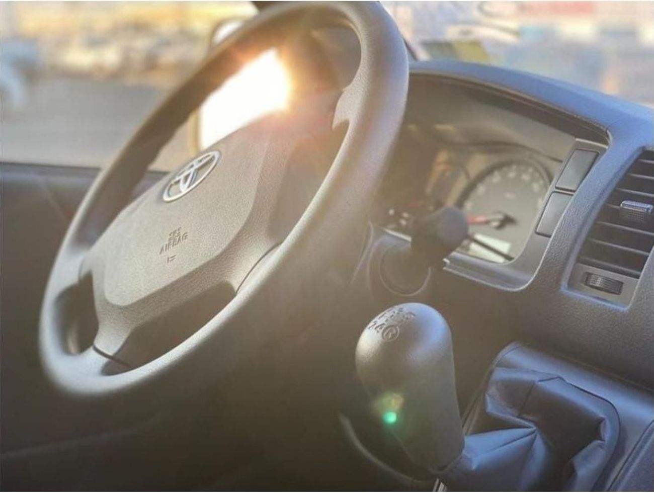 Toyota Hiace Standard Roof 15 Seater 2.5L Diesel RWD Model 2025