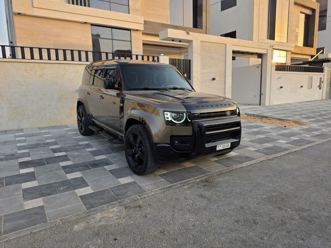 لاند روفر ديفندر 110 HSE P400