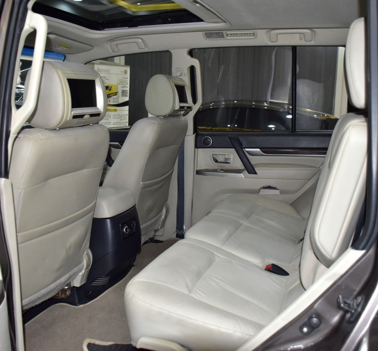 ميتسوبيشي باجيرو EXCELLENT DEAL for our Mitsubishi Pajero GLS ( 2016 Model ) in Brown Color GCC Specs