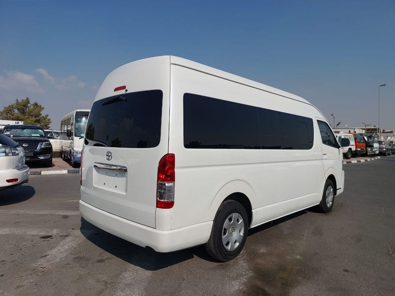 Toyota Hiace TOYOTA HIACE VAN RHD 2014 MODEL 3.0 L DIESEL AUTOMATIC(PM13716)