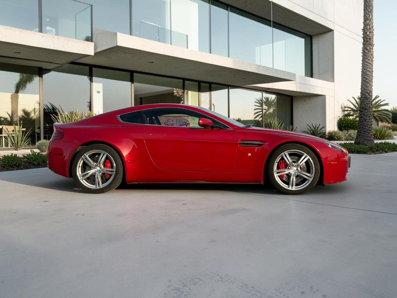 أستون مارتن فانتيج ASTON MARTIN VANTAGE | 4.7L V8 | 2009 | GCC SPECS