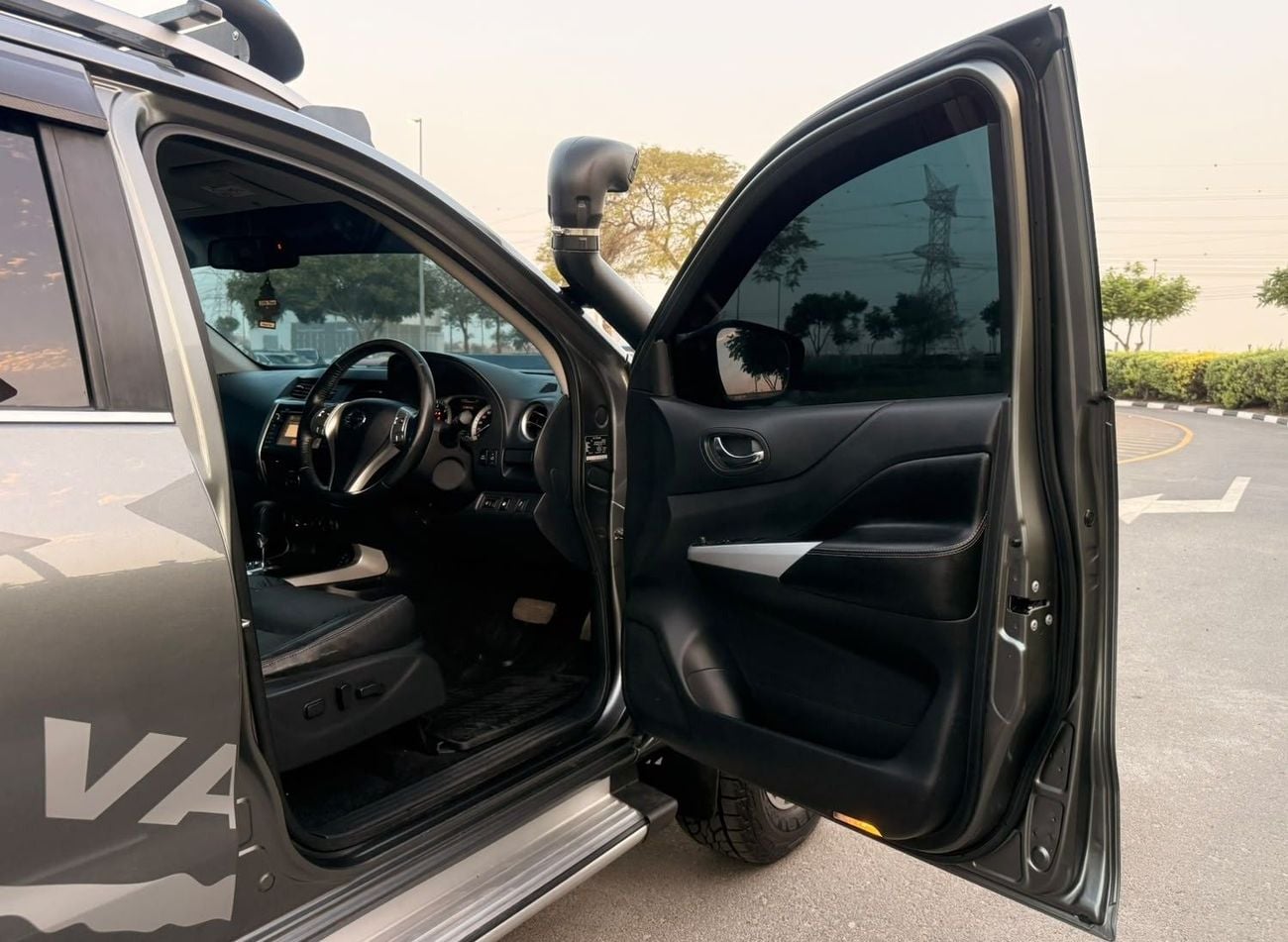 نيسان نافارا FACELIFTED TO 2024 MODEL | RHD | 2.3 DIESEL ENGINE | 4WD