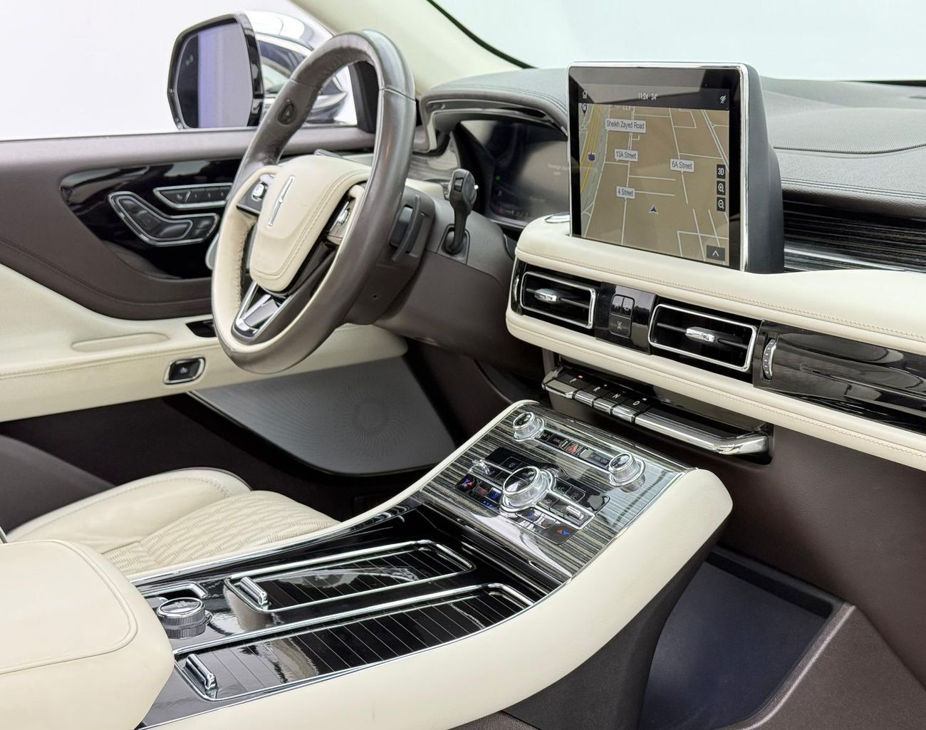 لينكولن أفياتور Presidential 3.0L 2022 Lincoln Aviator Presidential, Warranty, Excellent Condition, 7 Seater, GCC