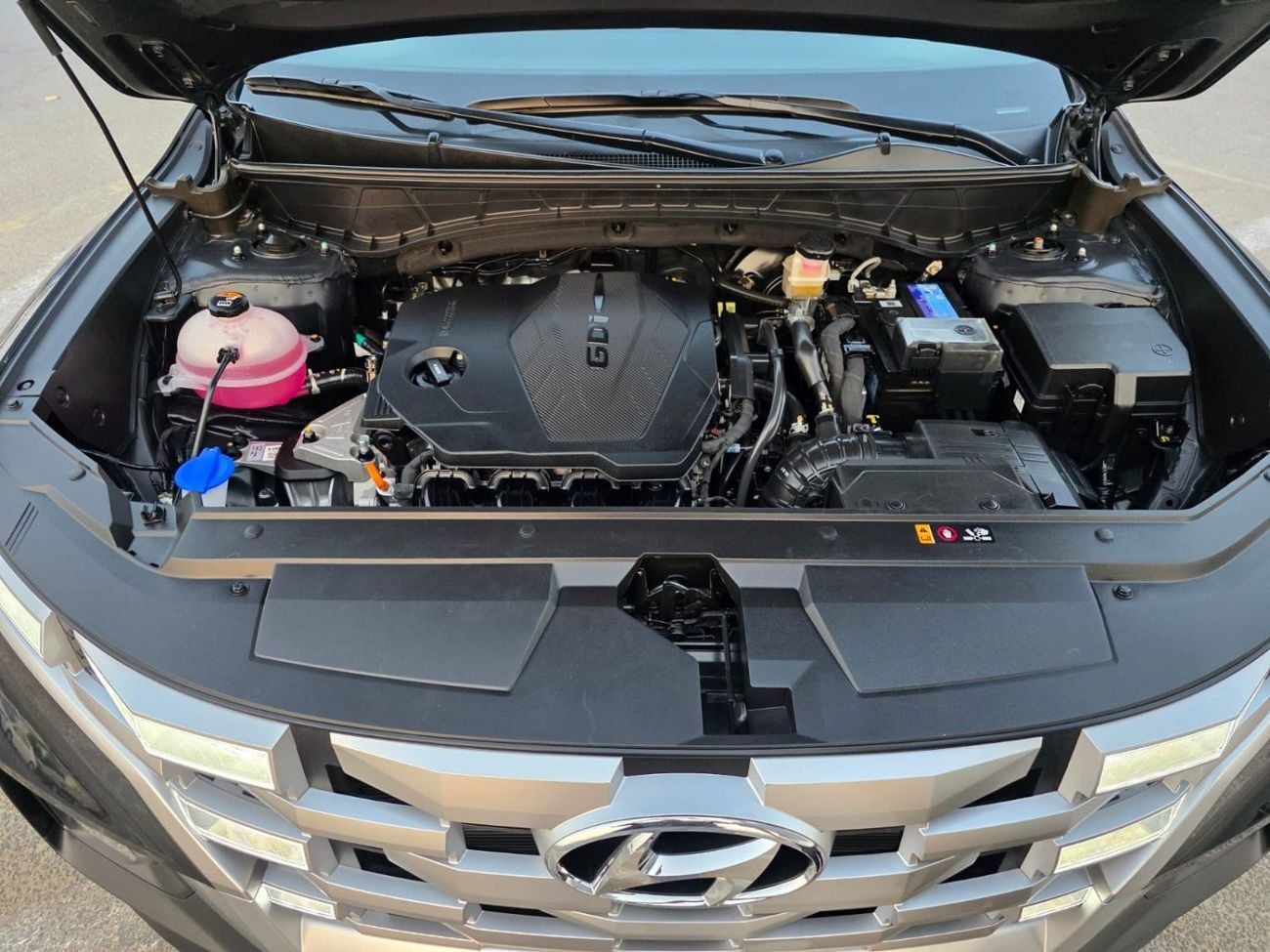 Hyundai Santa Cruz SEL (NON GCC) 2024 Model full option 2.5L engine Sunroof , Push button and leather seats