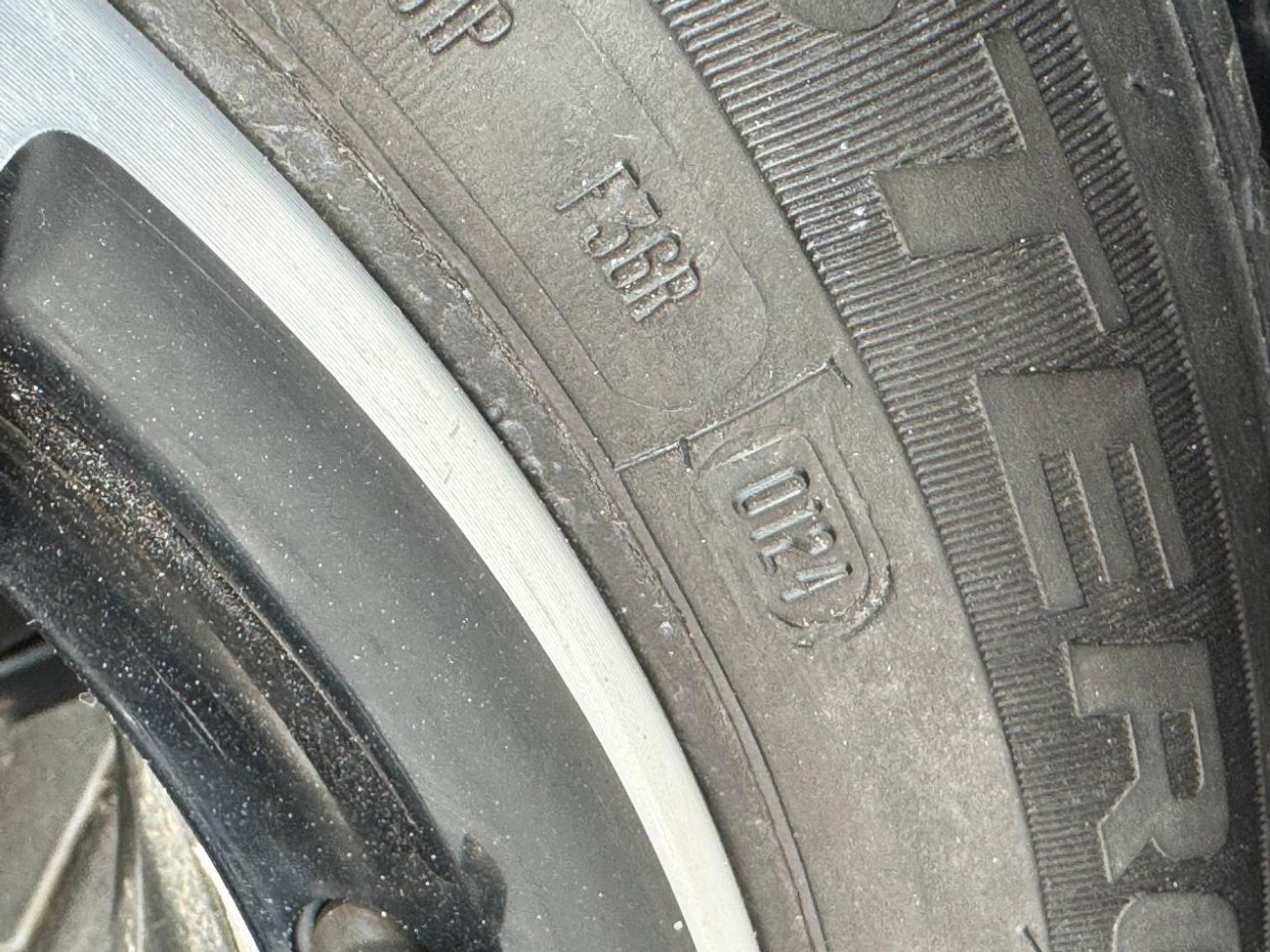 Ford Mustang EcoBoost / 2.3L V4 / BIG SCREEN / RADAR / BLIND SPOTS / REMOTE START / IN PERFECT CONDITION