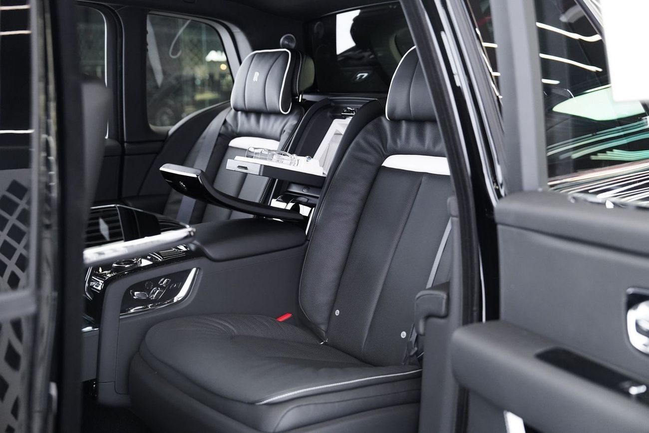 Rolls-Royce Cullinan Rolls Royce Cullinan Series 2 SILVER BADGE