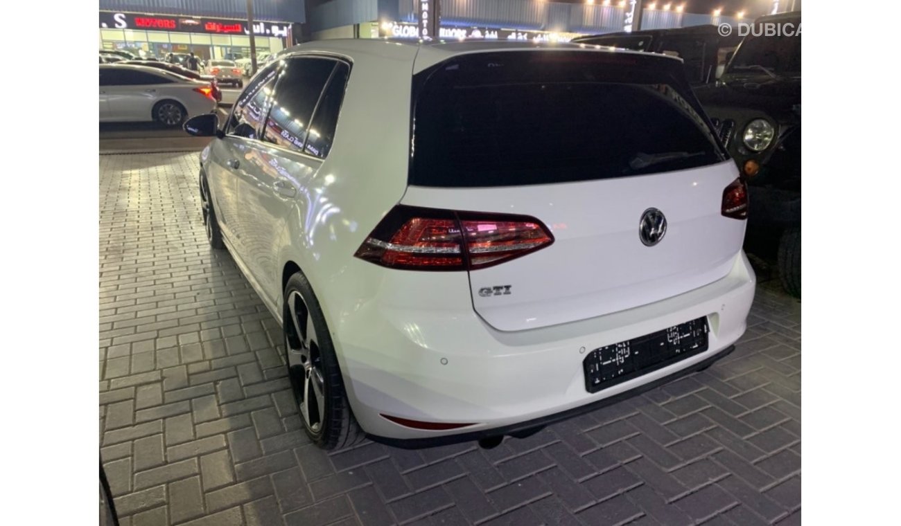 فولكس واجن جولف GTI