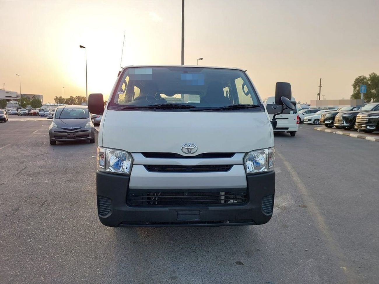 Toyota Hiace TOYOTA HIACE VAN RHD 2015 MODEL 3.0 L DIESEL AUTOMATIC(PM16901)