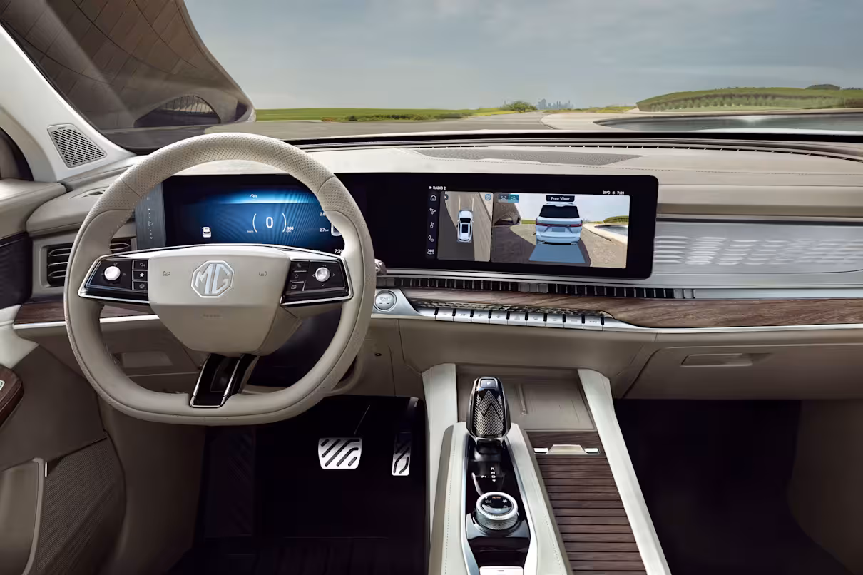 MG RX9 interior - Cockpit