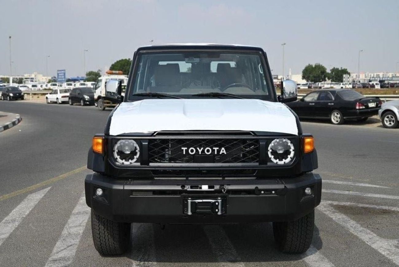تويوتا لاند كروزر 70 SDLX V6 4.0L Petrol 5 Seater 4WD Automatic - Euro 4