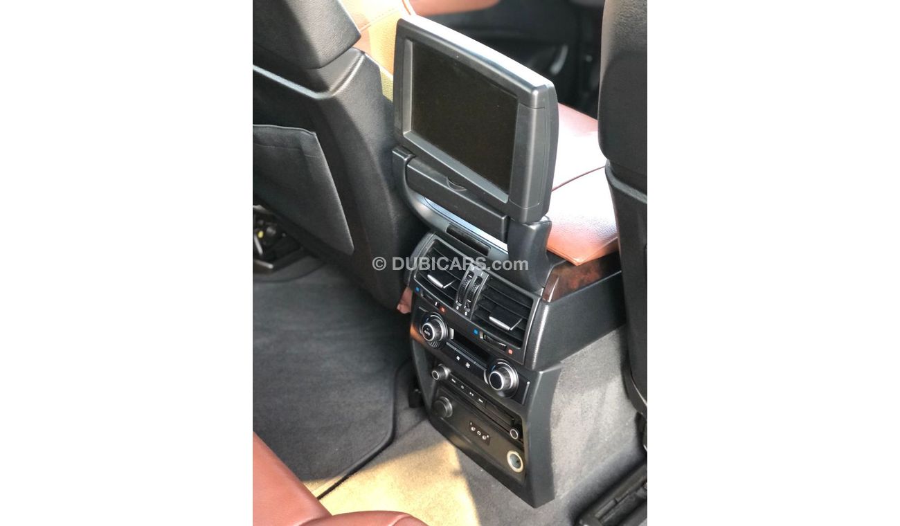 بي أم دبليو X5 النوع : بي ام دبليو X5 الموديل : 2011 المواصفات :     خليجي فل مواصفات بانوراما شاشه وتحكم كهربي كام