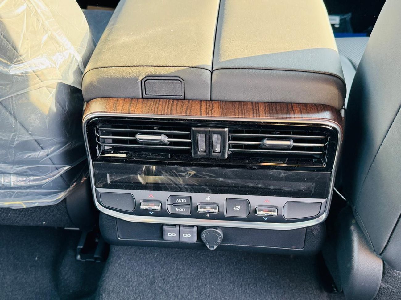 Toyota Land Cruiser TOYOTA LAND CRUISER (300 SERIES) VX 3.5L  WHITE 2026