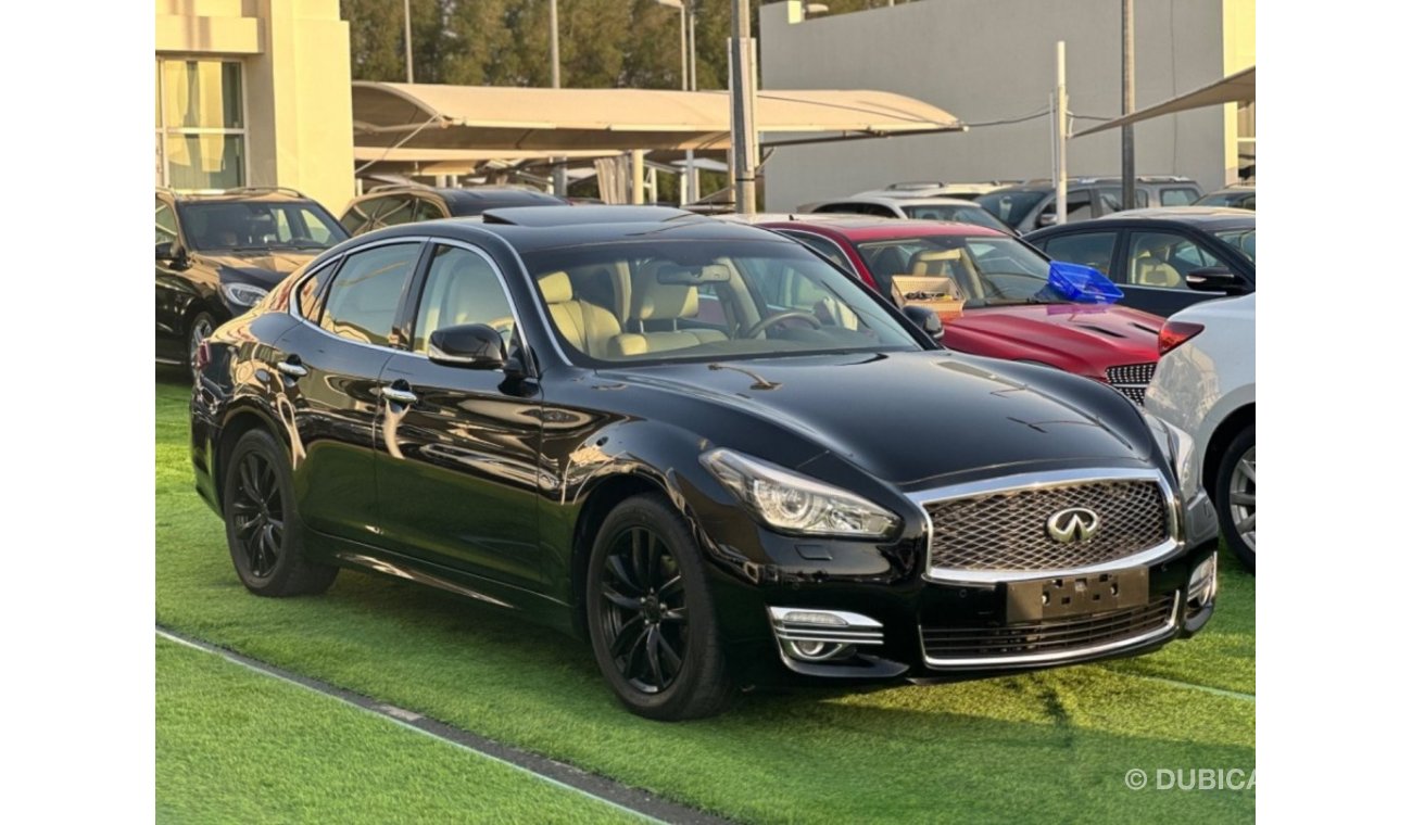 Infiniti Q70 Sports MODEL 2016 GCC CAR PERFECT CONDITION INSIDE AND OUTSIDE FULL OPTION SUN ROOF LEATHER SEATS