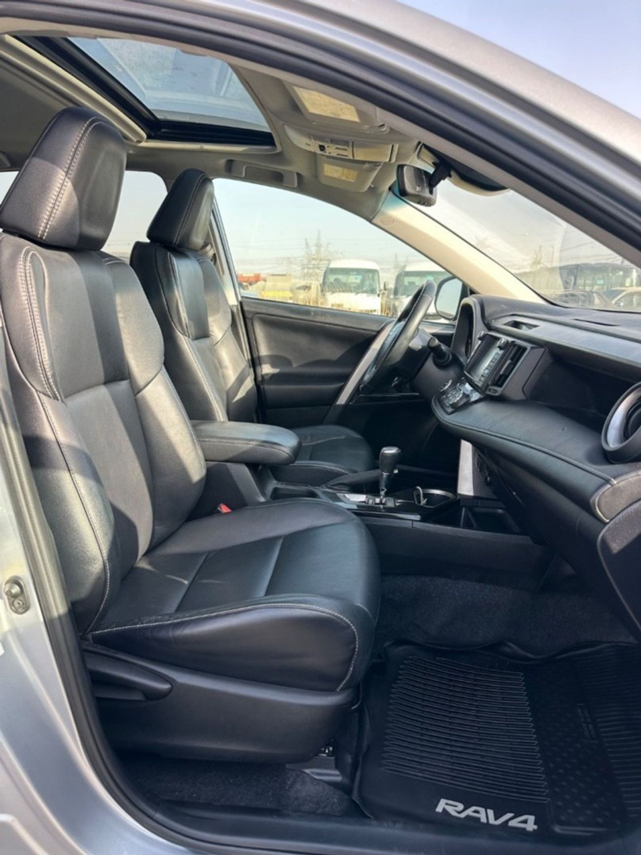 تويوتا راف ٤ Limited 2.5L push start, leather seats, Power seats,sunroof