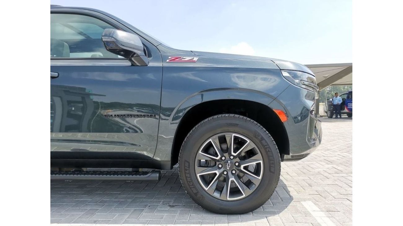 Chevrolet Suburban Chevrolet Z71 Suburban - 2022 - Grey