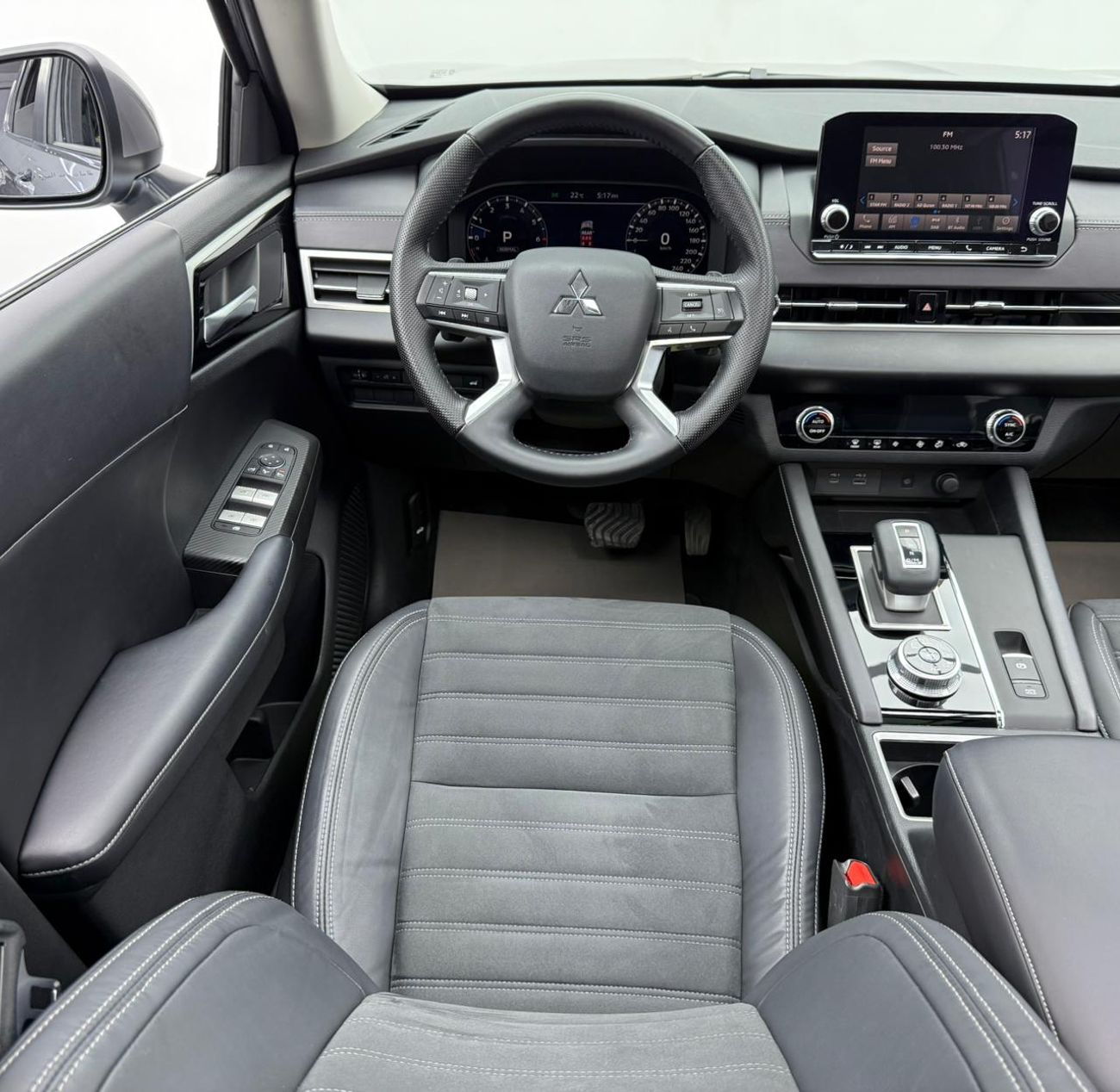 Mitsubishi Outlander 2023 Mitsubishi Outlander, 2026 Mitsubishi Warranty, Full Mitsubishi Service History, Low Km, GCC