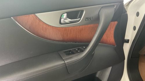 Infiniti QX70 Luxury / Luxe Sensory | Guaranteed Warranty | 0 Down Payment