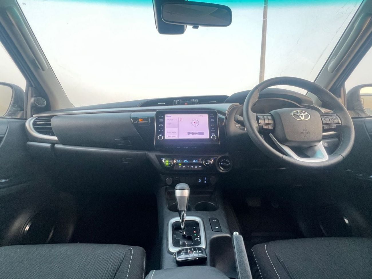 تويوتا هيلوكس SGLX DIESEL 2.8 LITER ,RHD ,PUSH START ,AUTO TRANSMISSION