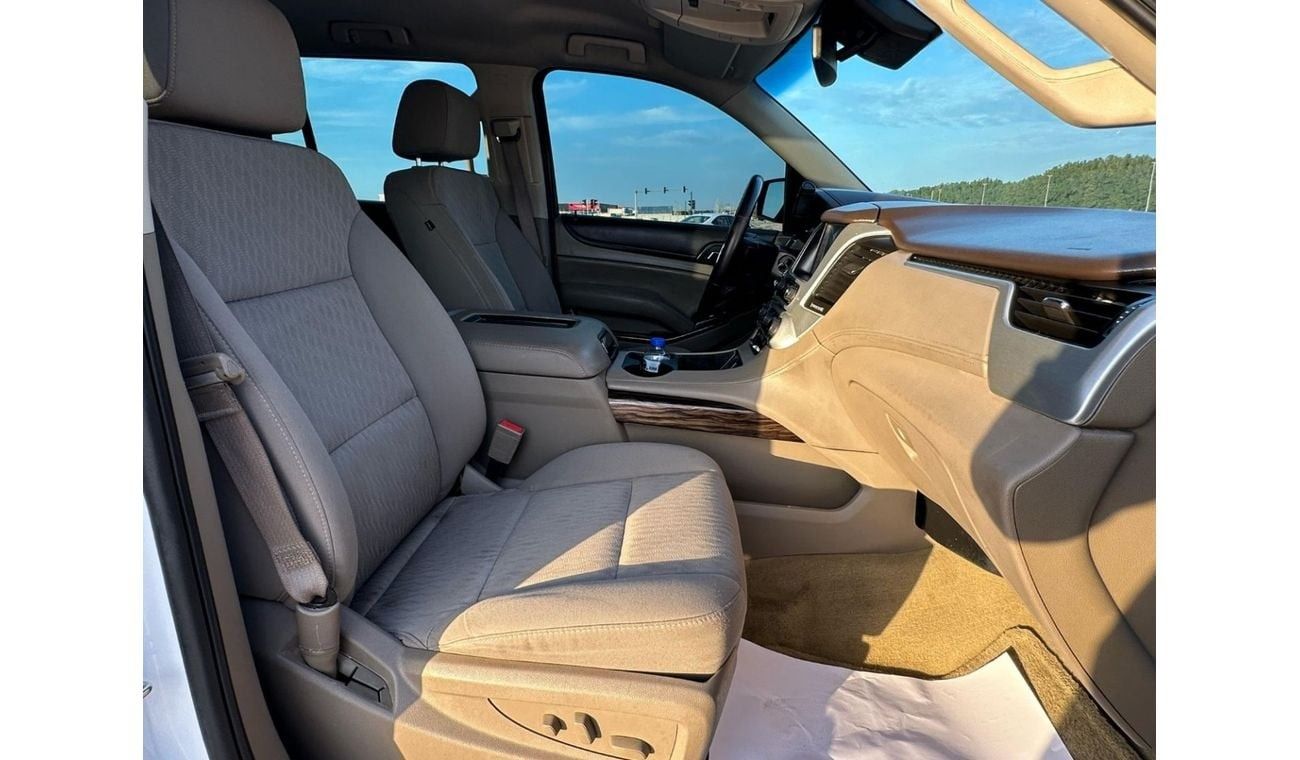 GMC Yukon SLE 5.3L 4WD (8 Seater) GMC YUKON 2017 GCC ORGINAL PAINT // ACCIDENT FREE // PERFECT CONDITION